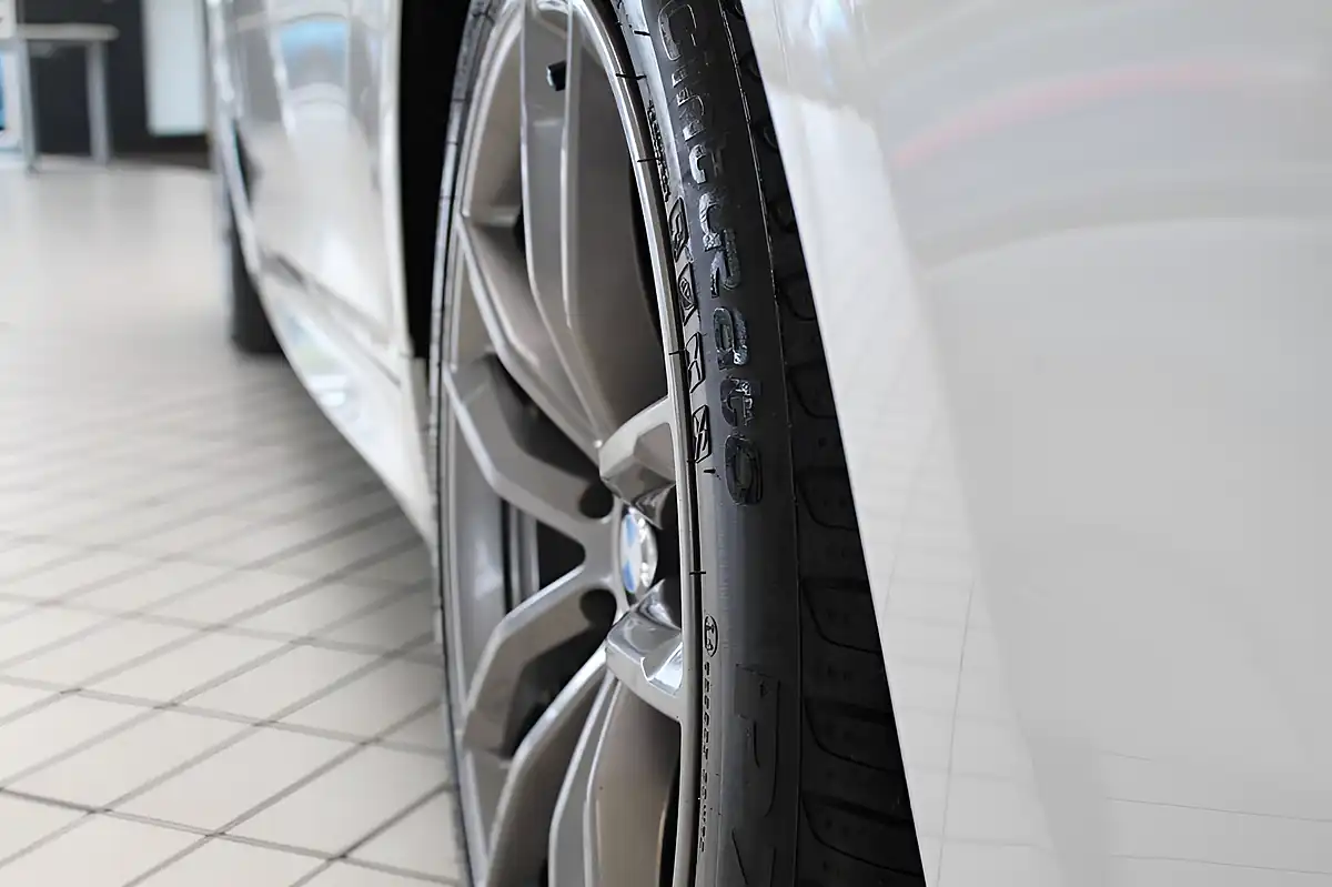 Used 2018 BMW 5 Series M Sport White - Interior and Exterior details 12