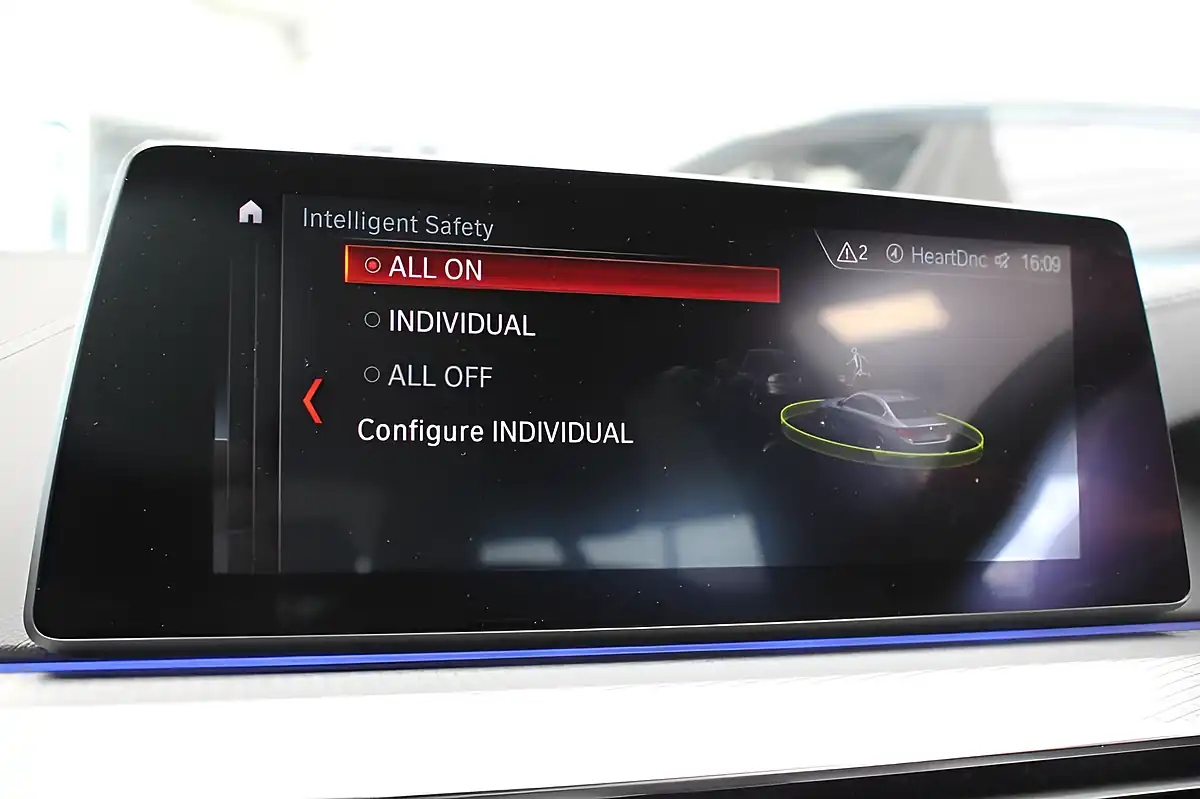 Used 2018 BMW 5 Series M Sport White - Interior and Exterior details 16