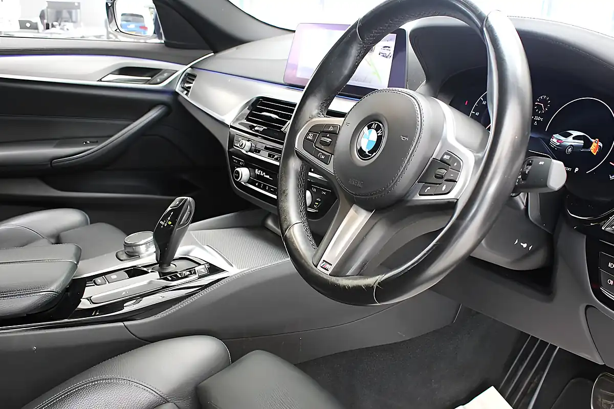 Used 2018 BMW 5 Series M Sport White - Interior and Exterior details 19