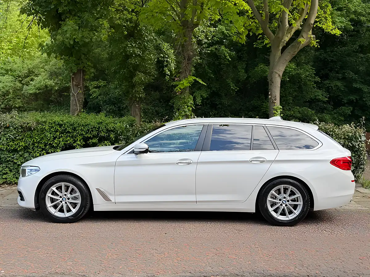 Used 2018 BMW 5 Series Se Arctic White - Interior and Exterior details 12