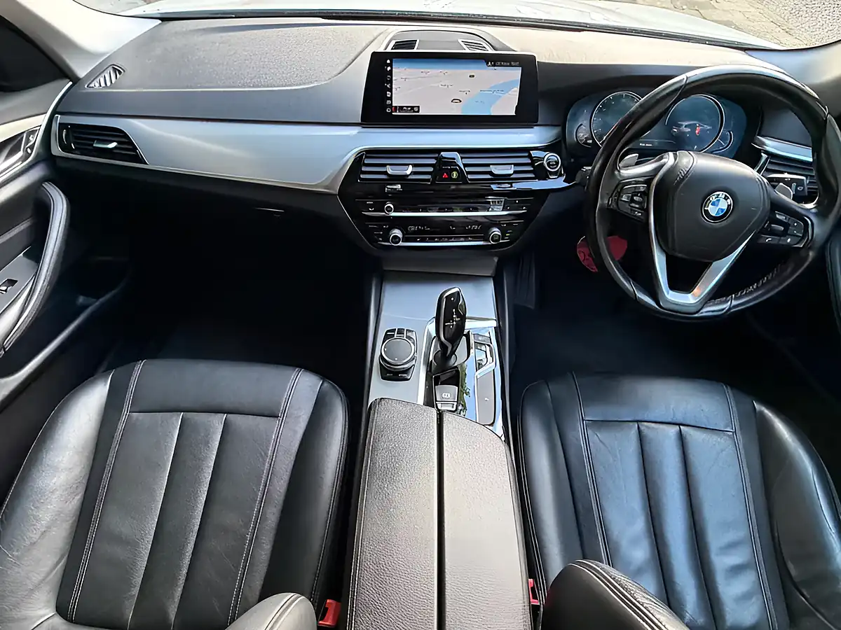 Used 2018 BMW 5 Series Se Arctic White - Interior and Exterior details 13