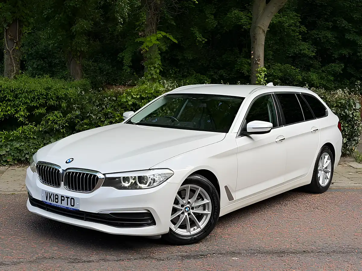 Used 2018 BMW 5 Series Se Arctic White - Interior and Exterior details 9