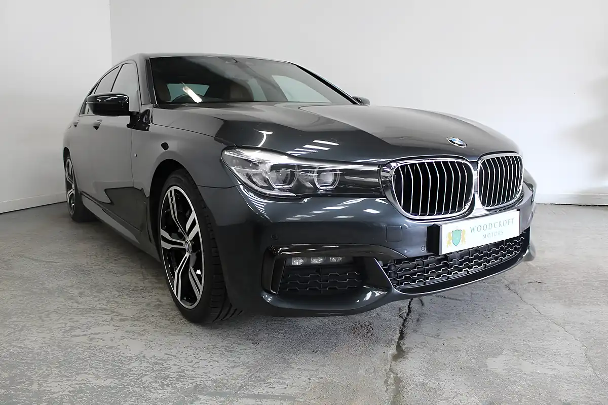 Used 2018 BMW 7 Series M Sport Grey - Front View