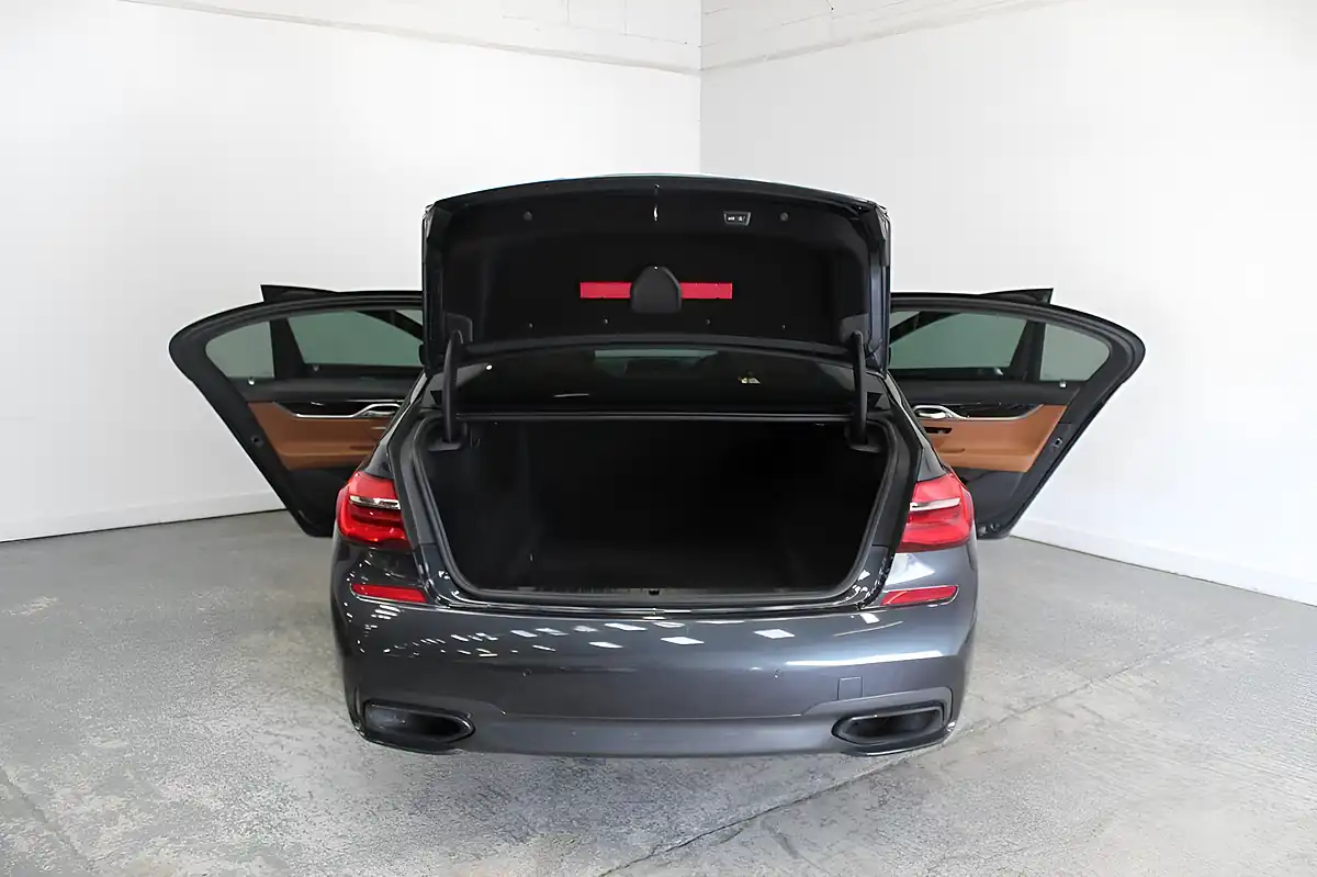 Used 2018 BMW 7 Series M Sport Grey - Interior and Exterior details 11