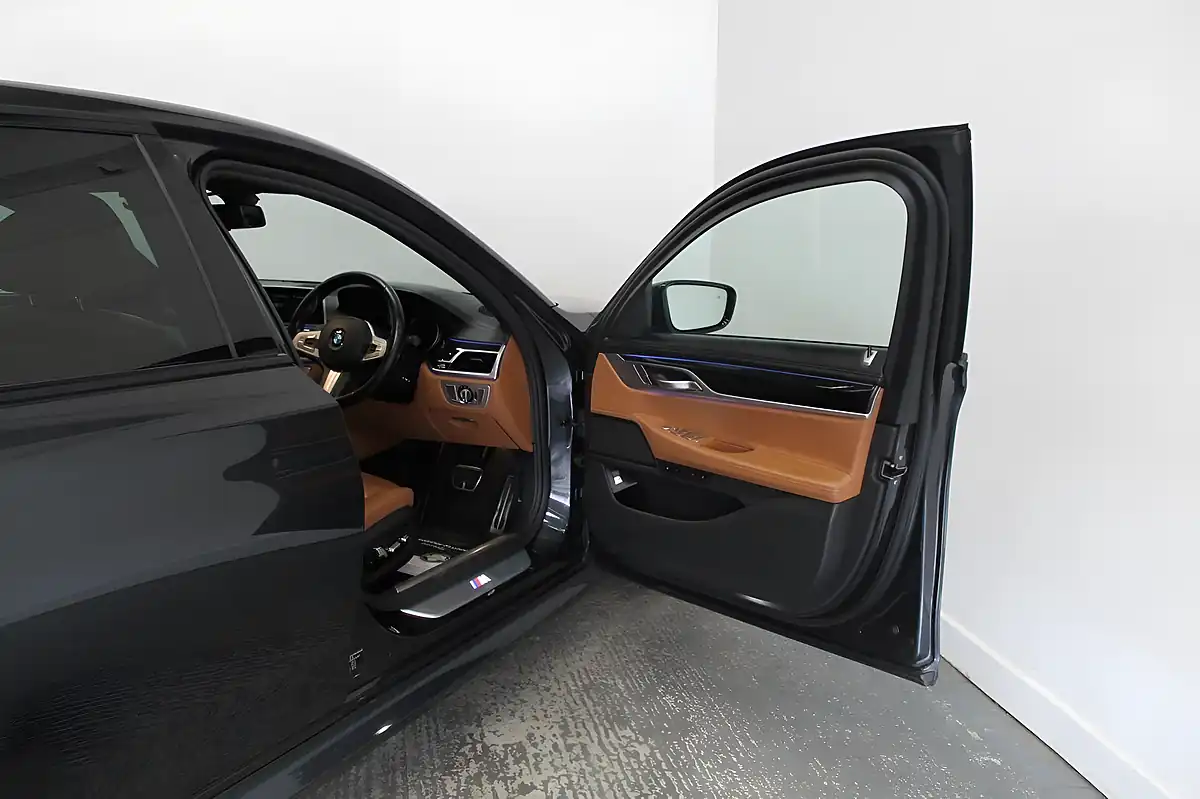 Used 2018 BMW 7 Series M Sport Grey - Interior and Exterior details 12