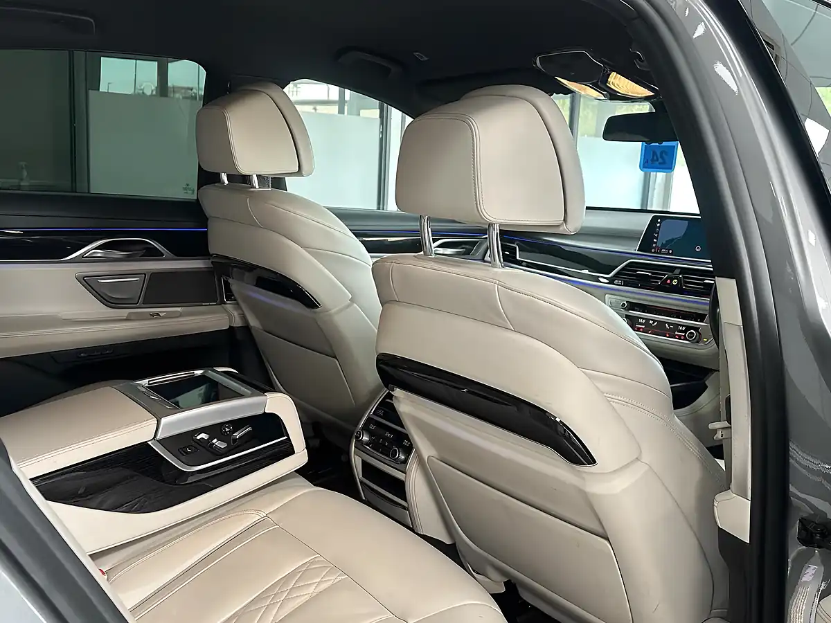Used 2018 BMW 7 Series M Sport Grey - Interior and Exterior details 17