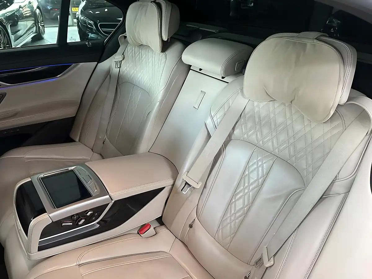 Used 2018 BMW 7 Series M Sport Grey - Interior and Exterior details 19
