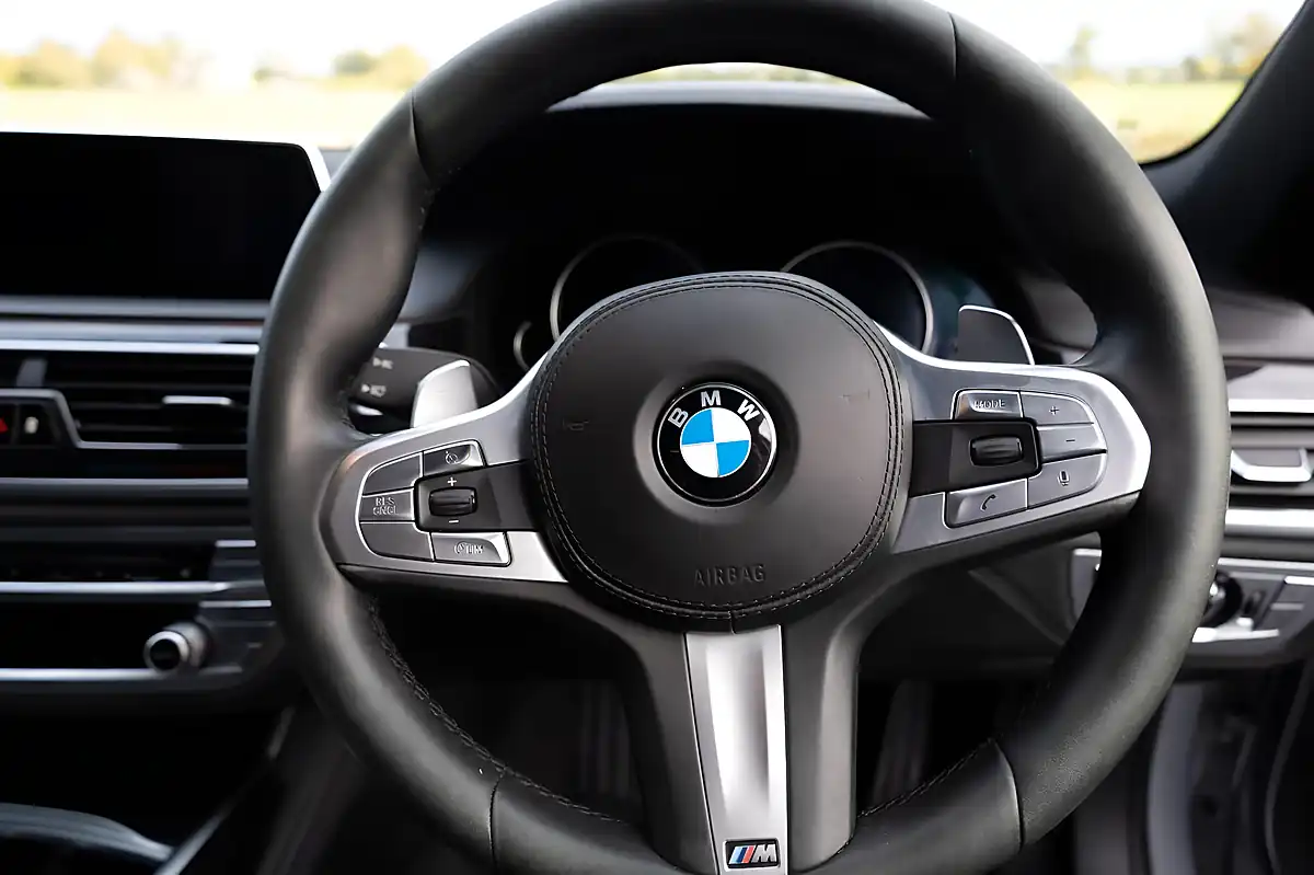 Used 2018 BMW 7 Series M Sport Silver - Interior and Exterior details 14