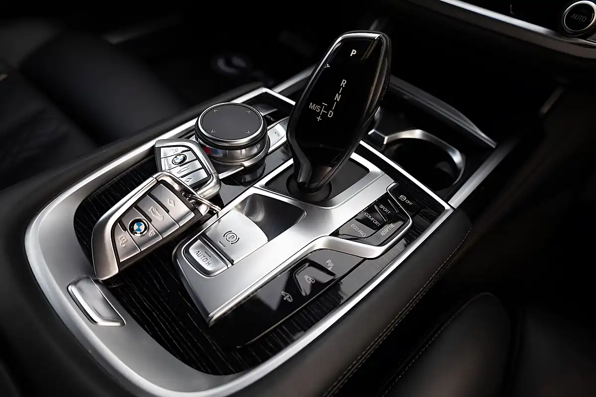 Used 2018 BMW 7 Series M Sport Silver - Interior and Exterior details 16