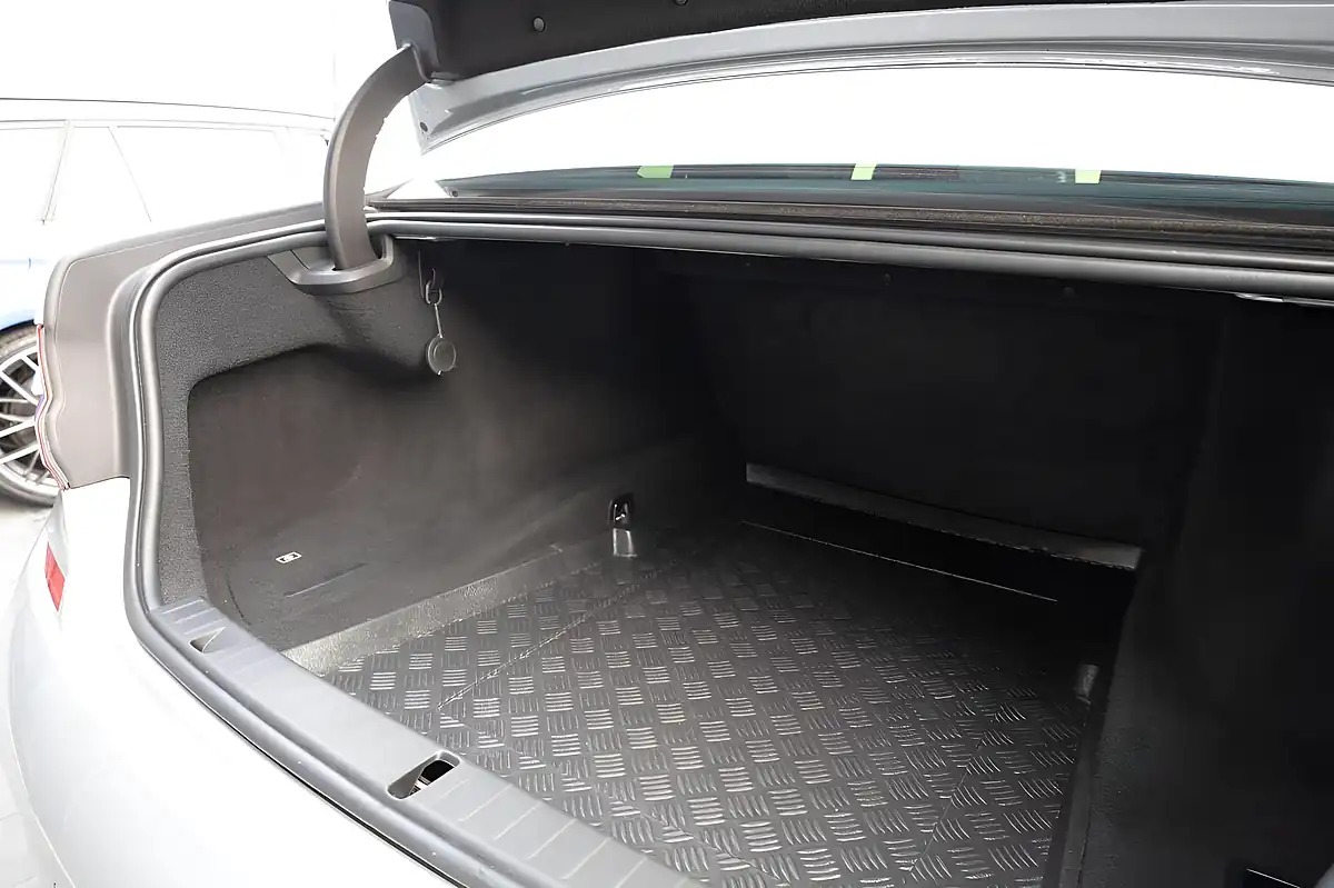 Used 2018 BMW 7 Series M Sport Silver - Interior and Exterior details 19