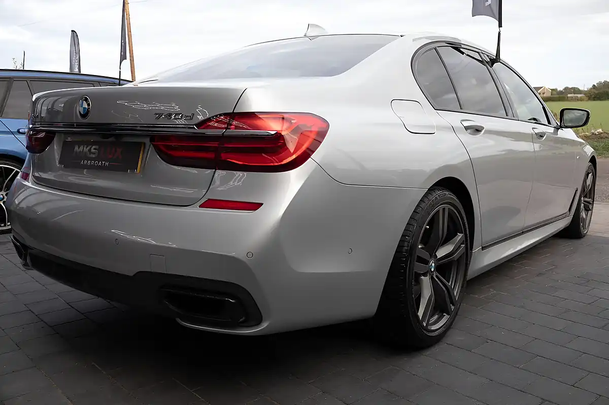 Used 2018 BMW 7 Series M Sport Silver - Interior and Exterior details 8