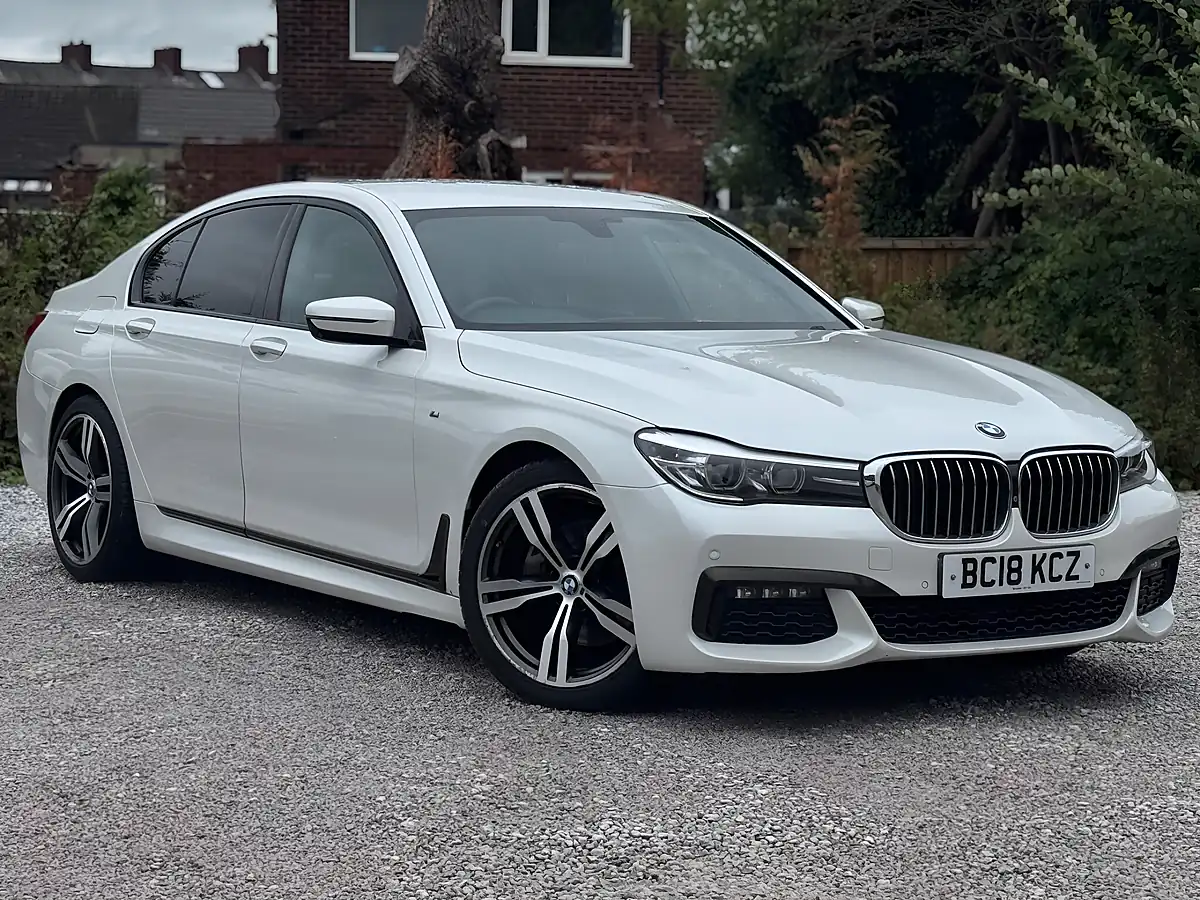 Used 2018 BMW 7 Series M Sport White - Front View