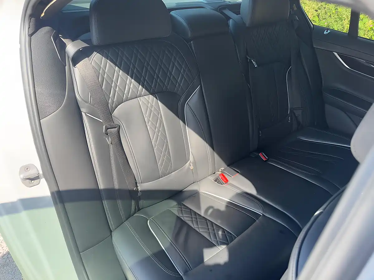 Used 2018 BMW 7 Series M Sport White - Interior and Exterior details 11