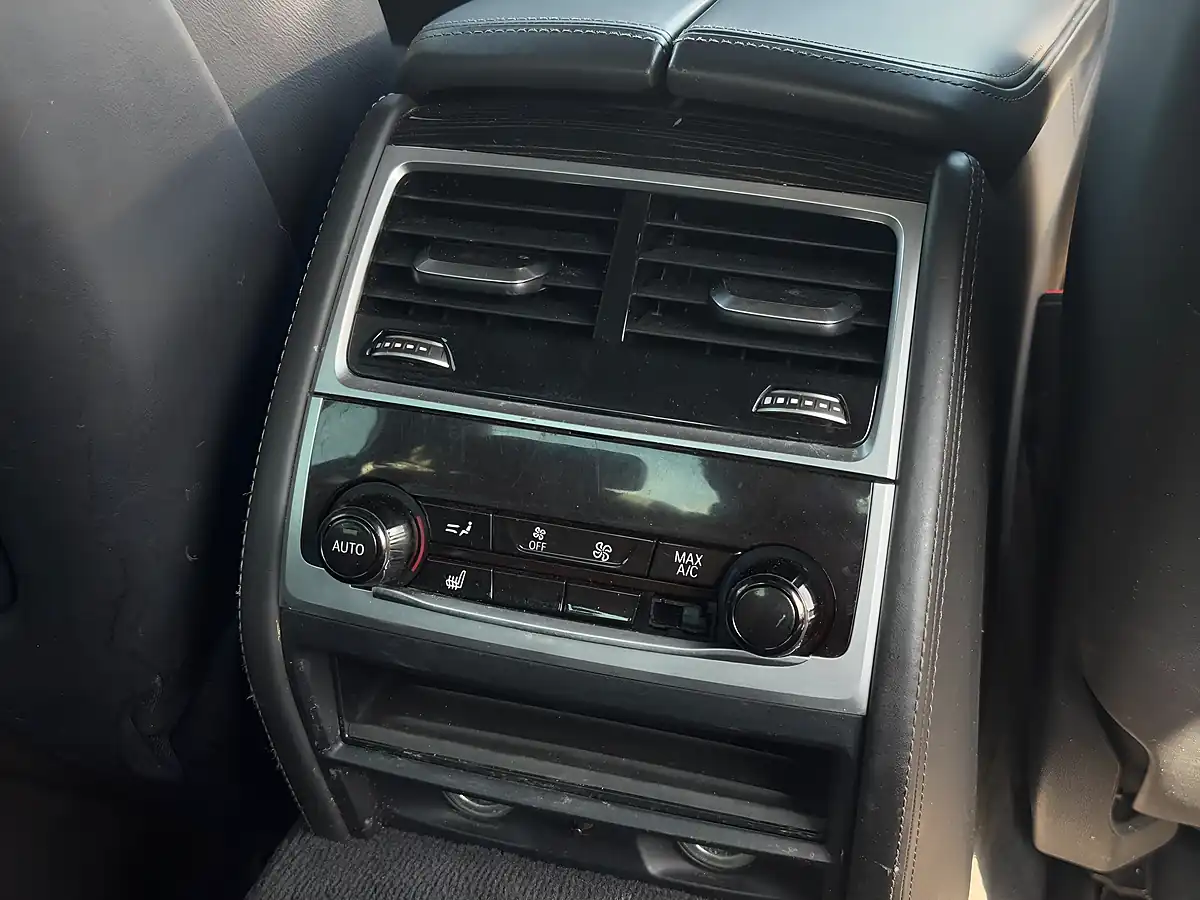Used 2018 BMW 7 Series M Sport White - Interior and Exterior details 15
