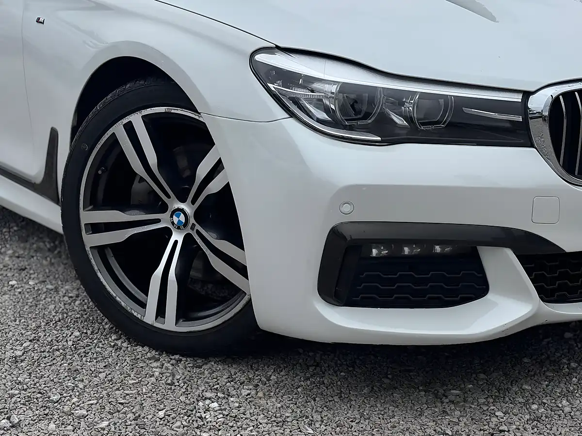 Used 2018 BMW 7 Series M Sport White - Interior and Exterior details 17