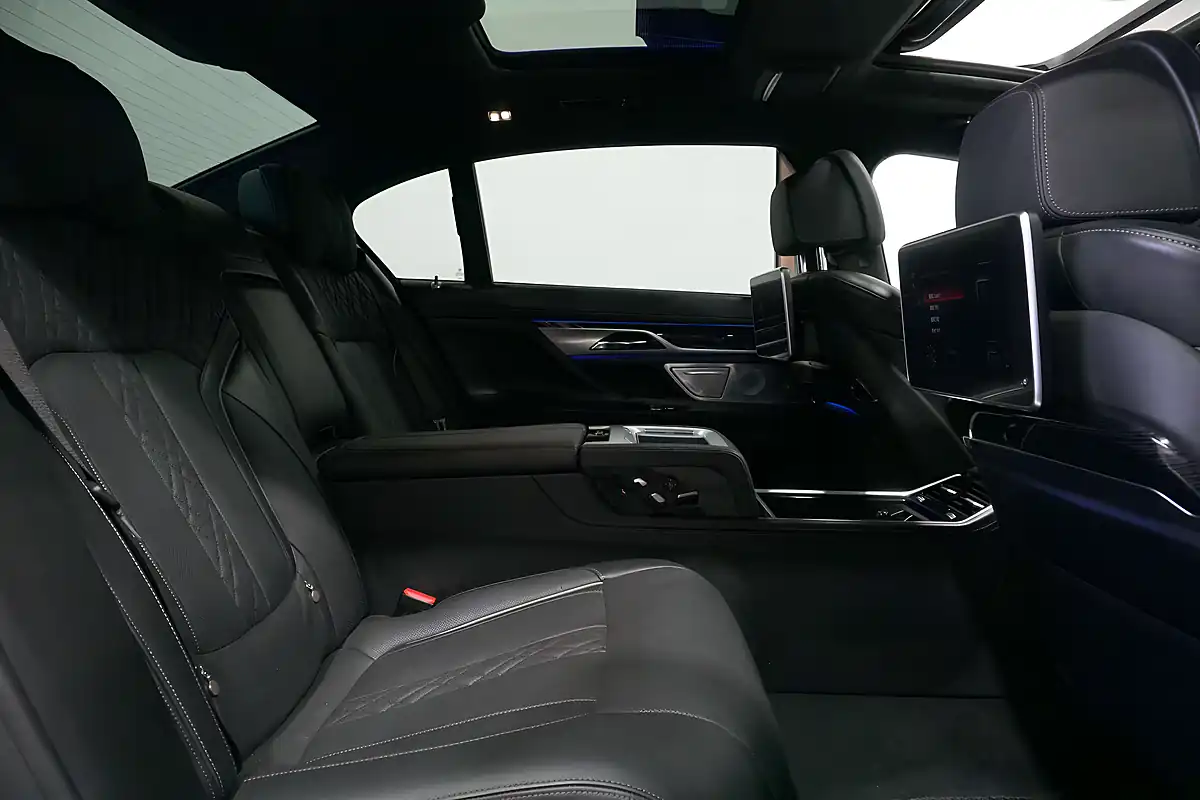 Used 2018 BMW 7 Series M760L Glacier Silver - Interior and Exterior details 11