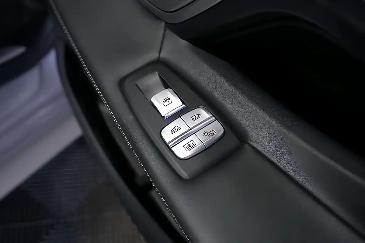 Used 2018 BMW 7 Series M760L Glacier Silver - Interior and Exterior details 12