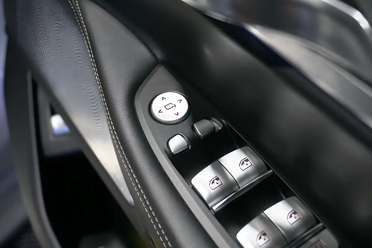 Used 2018 BMW 7 Series M760L Glacier Silver - Interior and Exterior details 13