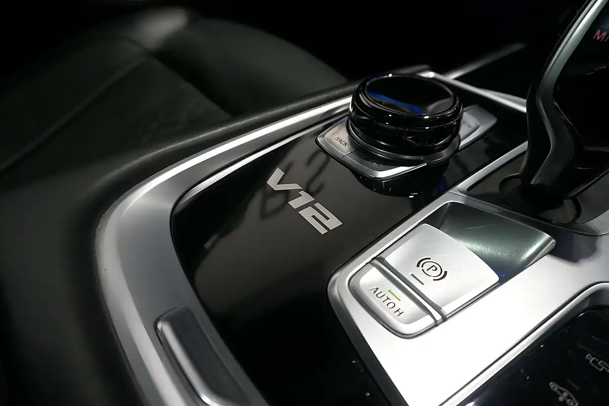 Used 2018 BMW 7 Series M760L Glacier Silver - Interior and Exterior details 14