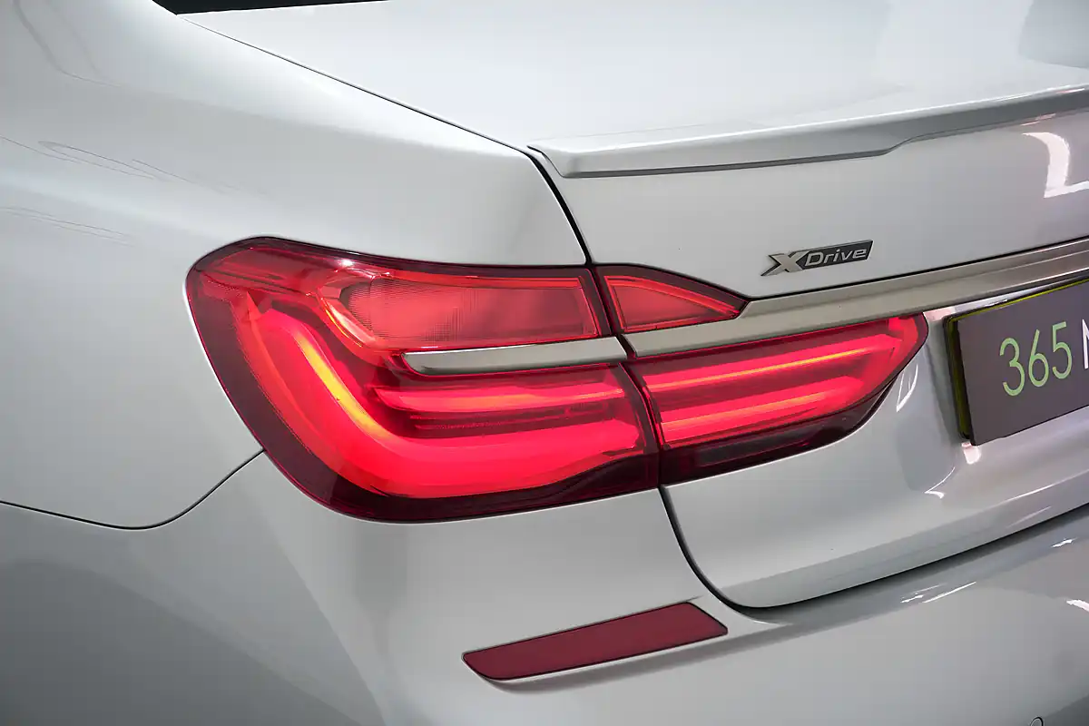 Used 2018 BMW 7 Series M760L Glacier Silver - Interior and Exterior details 17