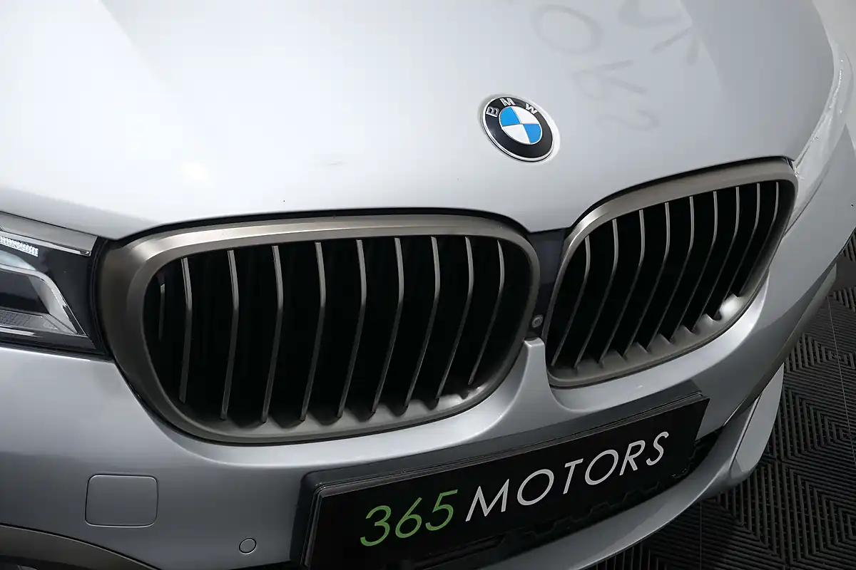 Used 2018 BMW 7 Series M760L Glacier Silver - Interior and Exterior details 18