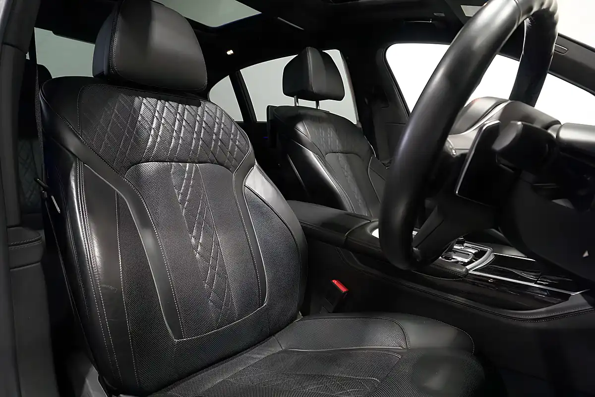 Used 2018 BMW 7 Series M760L Glacier Silver - Interior and Exterior details 5
