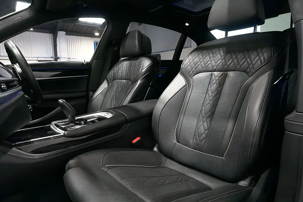 Used 2018 BMW 7 Series M760L Glacier Silver - Interior and Exterior details 7