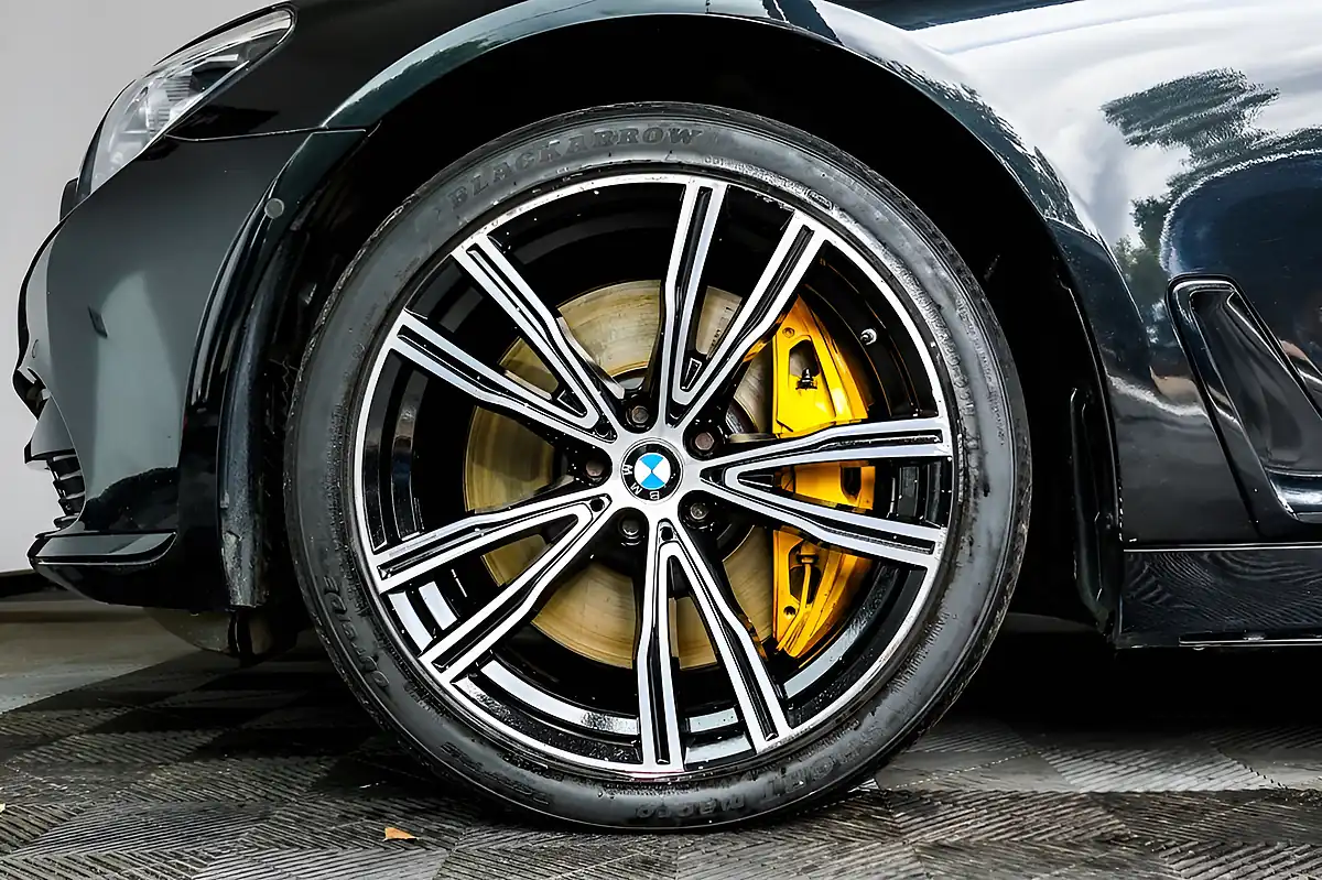 Used 2018 BMW 7 Series M760Li Black - Interior and Exterior details 10