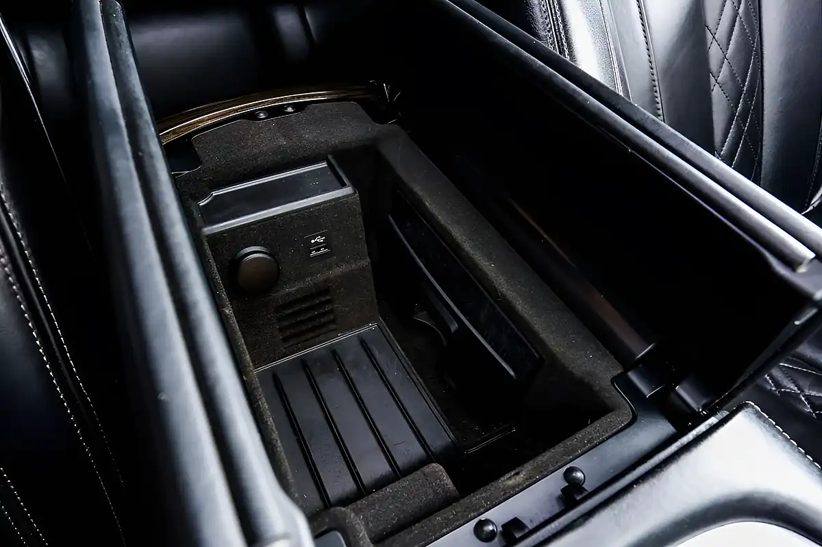 Used 2018 BMW 7 Series M760Li Black - Interior and Exterior details 17