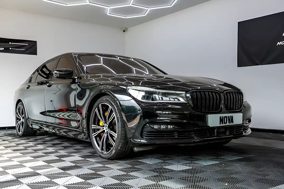 Used 2018 BMW 7 Series M760Li Black - Interior and Exterior details 3