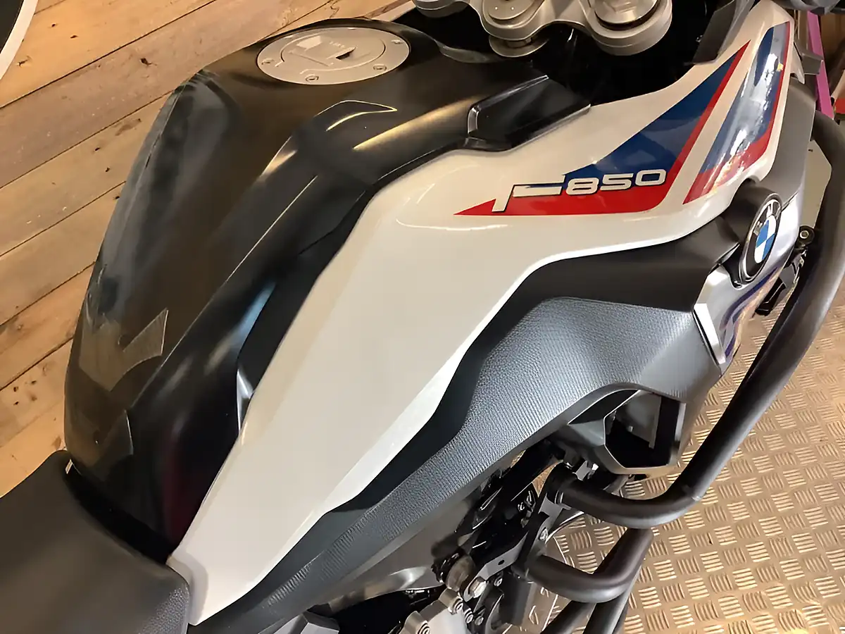 Used 2018 BMW F Series Sport White - Interior and Exterior details 11
