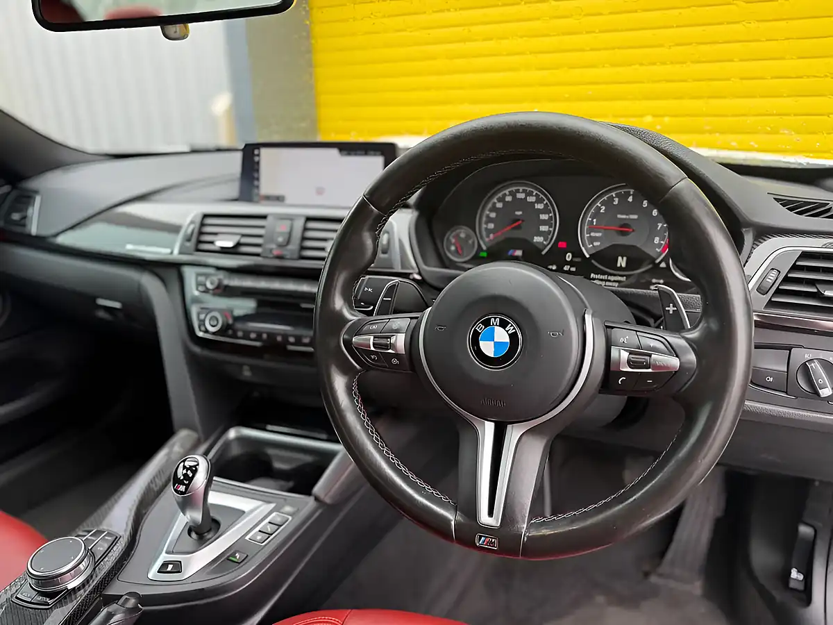 Used 2018 BMW M4 Competition White - Interior and Exterior details 10