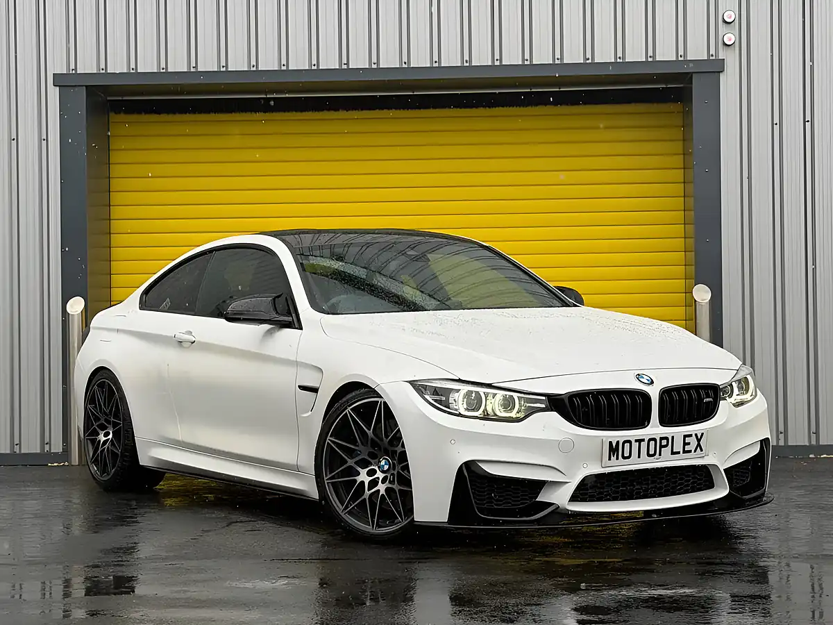 Used 2018 BMW M4 Competition White - Interior and Exterior details 3