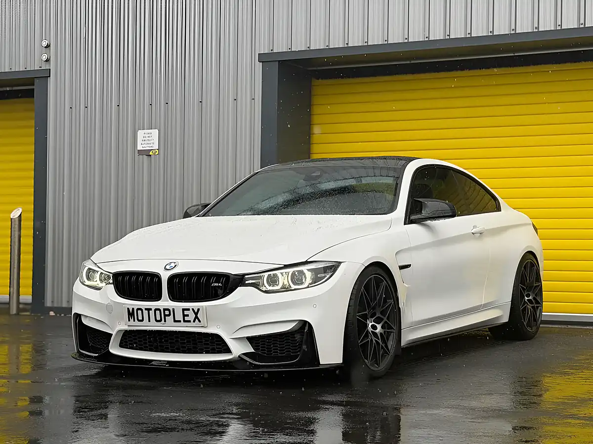 Used 2018 BMW M4 Competition White - Interior and Exterior details 5