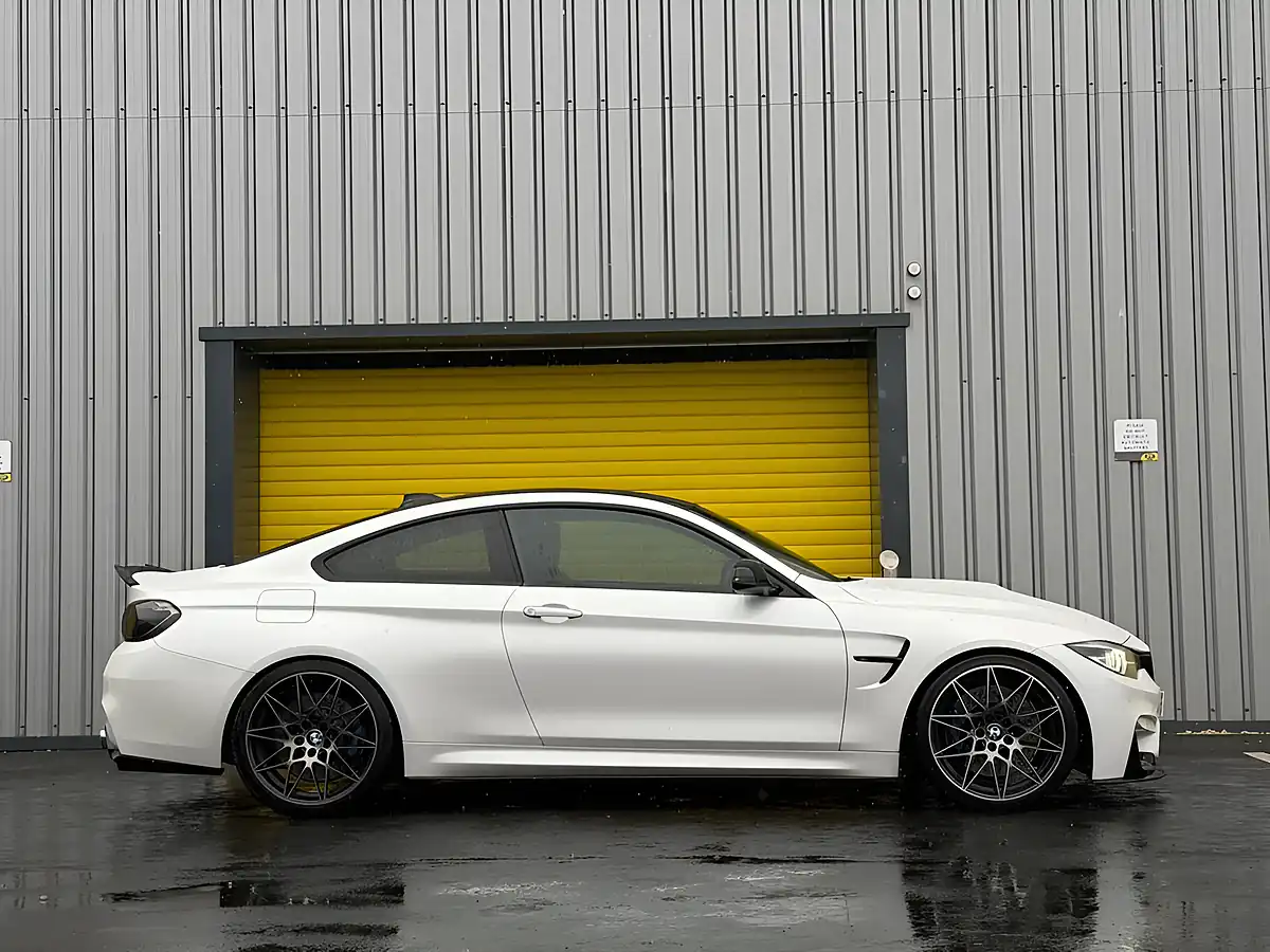 Used 2018 BMW M4 Competition White - Interior and Exterior details 6