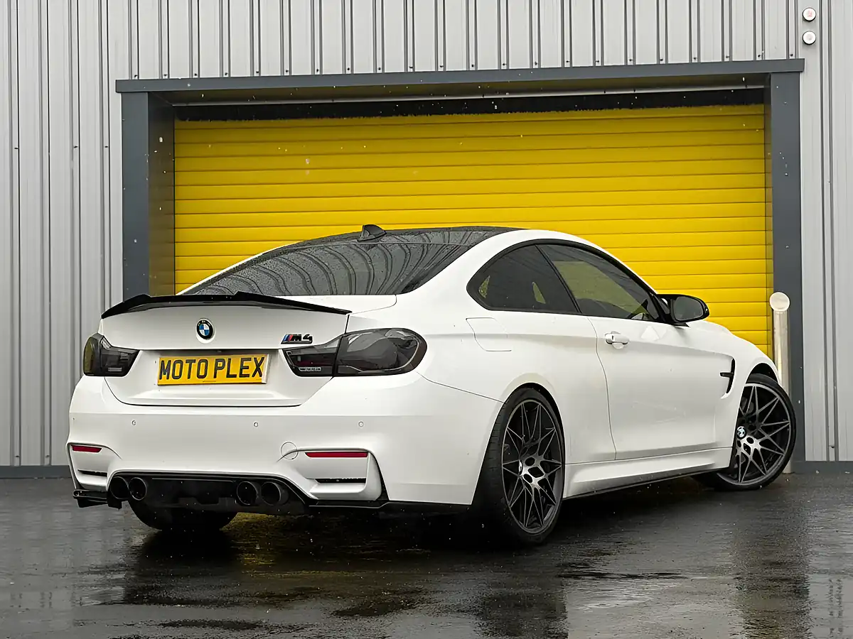 Used 2018 BMW M4 Competition White - Interior and Exterior details 7