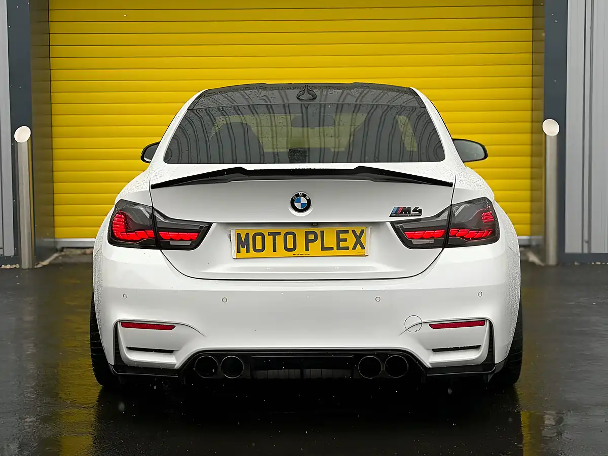 Used 2018 BMW M4 Competition White - Interior and Exterior details 8