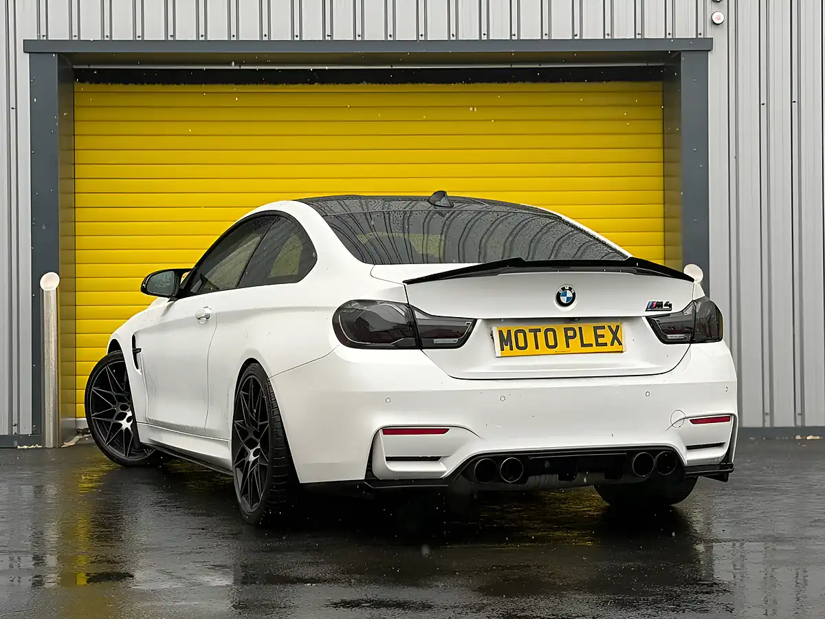 Used 2018 BMW M4 Competition White - Interior and Exterior details 9