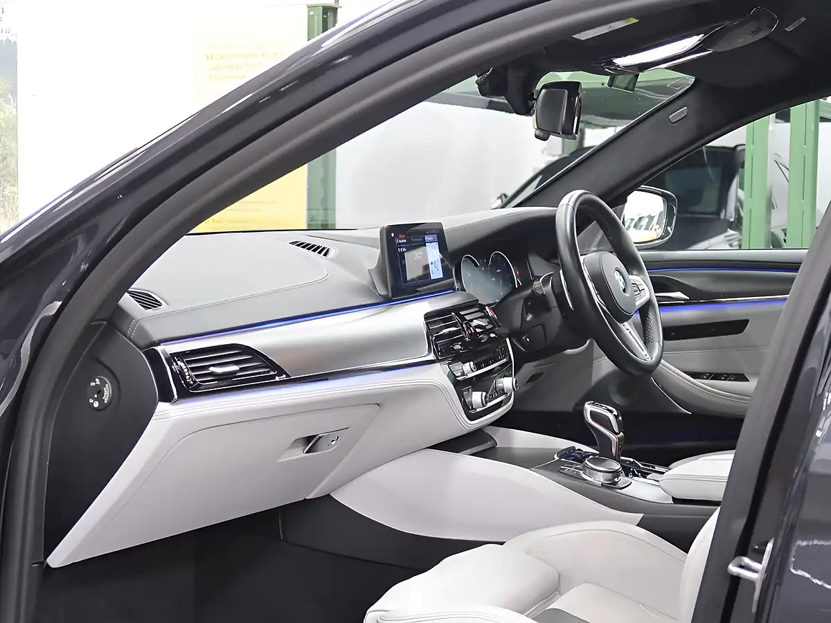 Used 2018 BMW M5 Grey - Interior and Exterior details 17