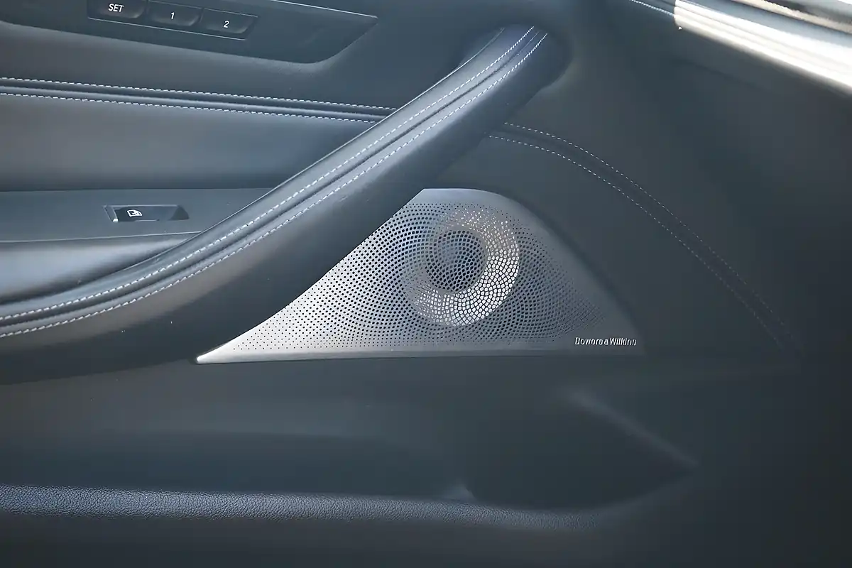 Used 2018 BMW M5 Marina Bay Blue - Interior and Exterior details 16