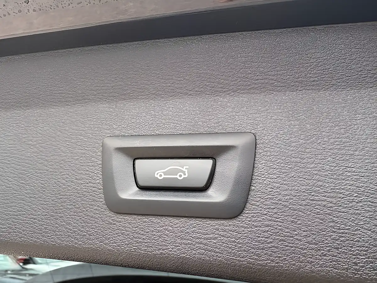 Used 2018 BMW X1 M Sport Black Sapphire - Interior and Exterior details 6