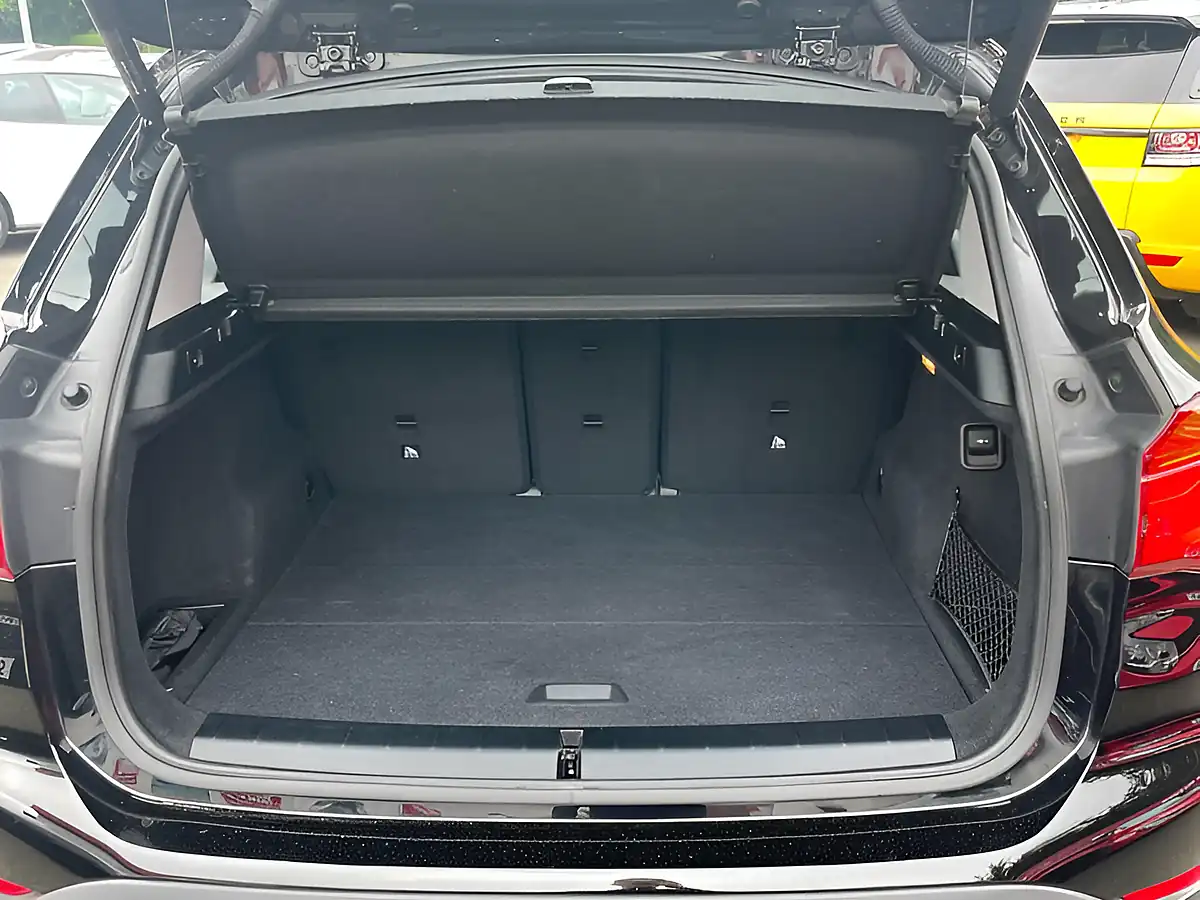 Used 2018 BMW X1 Se Black - Interior and Exterior details 14
