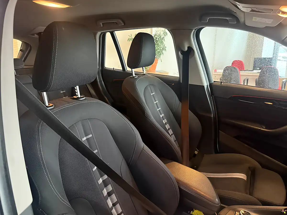 Used 2018 BMW X1 Sport White - Interior and Exterior details 14