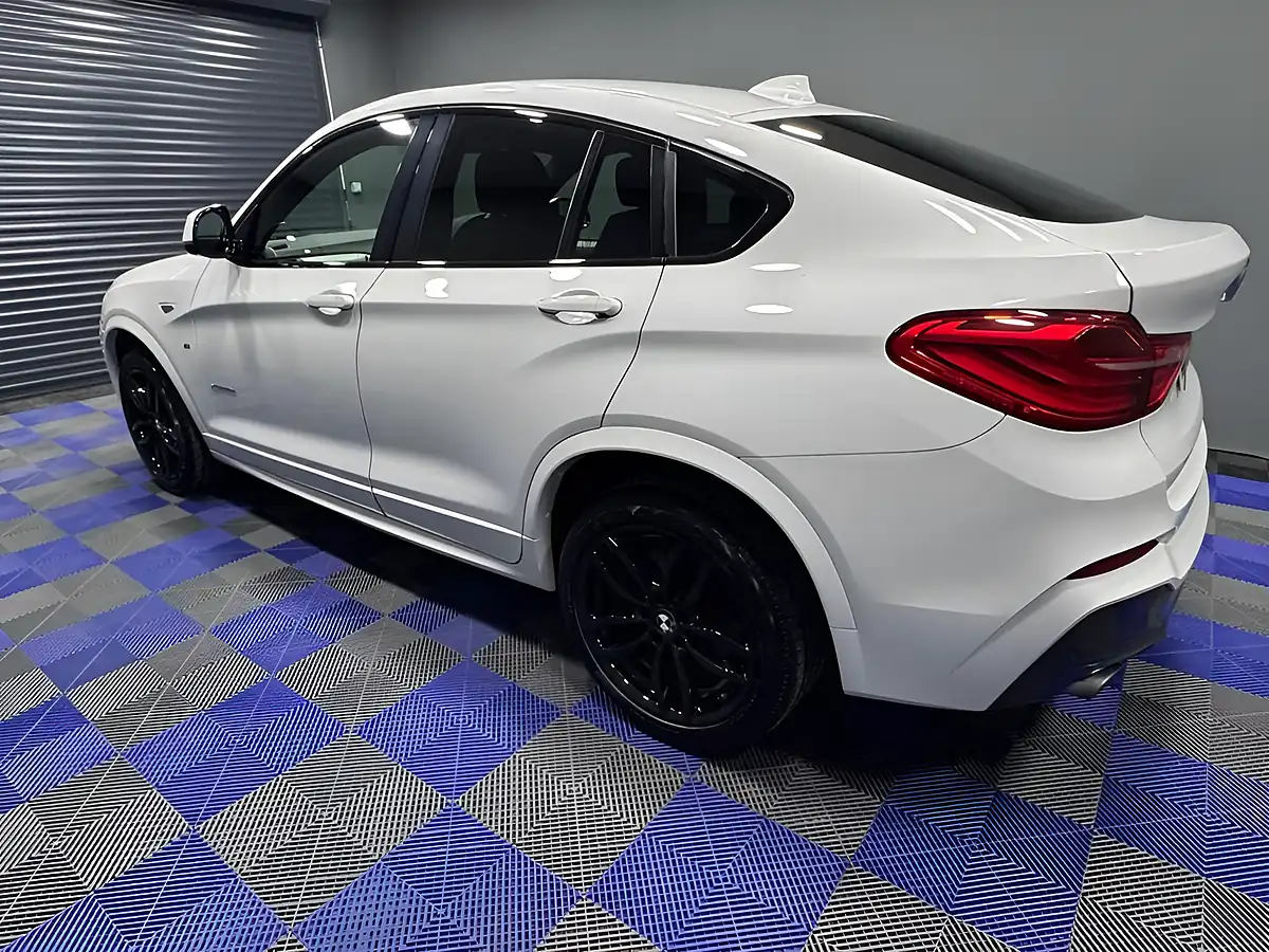 Used 2018 BMW X4 M Sport Alpine White - Interior and Exterior details 11
