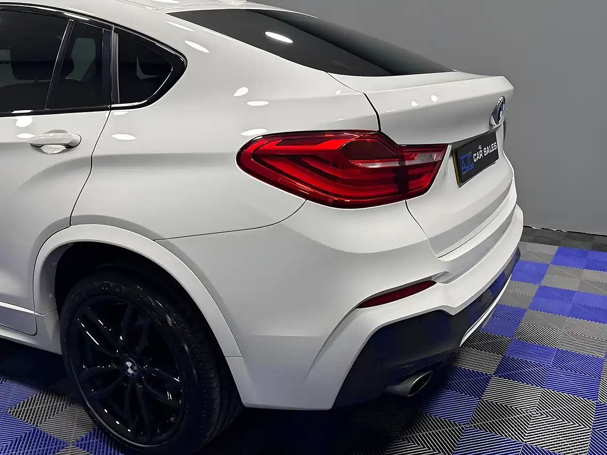 Used 2018 BMW X4 M Sport Alpine White - Interior and Exterior details 5