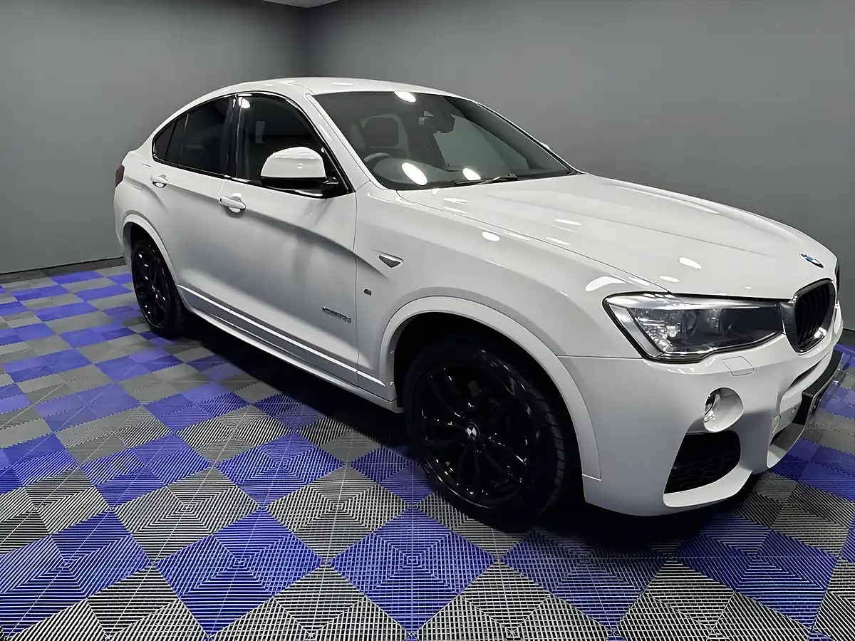 Used 2018 BMW X4 M Sport Alpine White - Interior and Exterior details 8