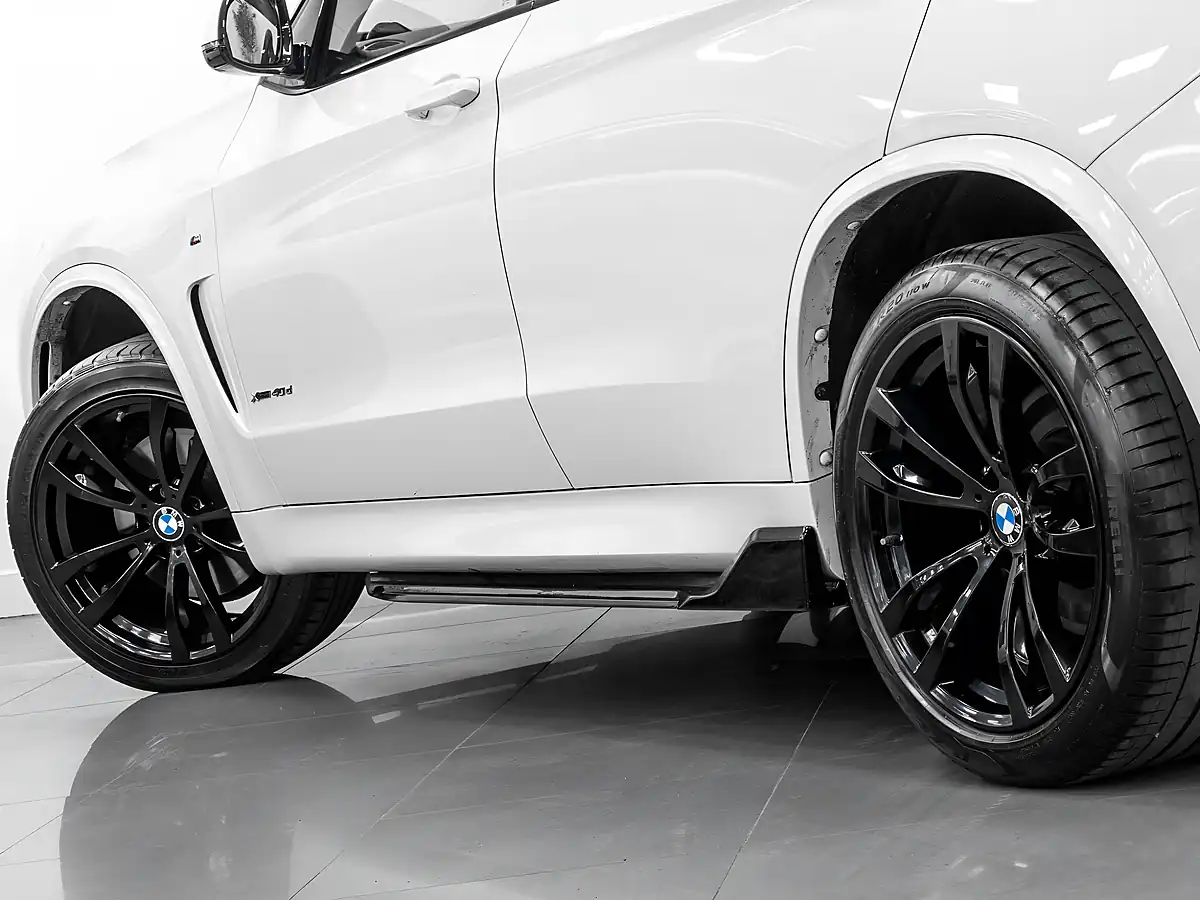 Used 2018 BMW X5 M Sport Alpine White - Interior and Exterior details 12