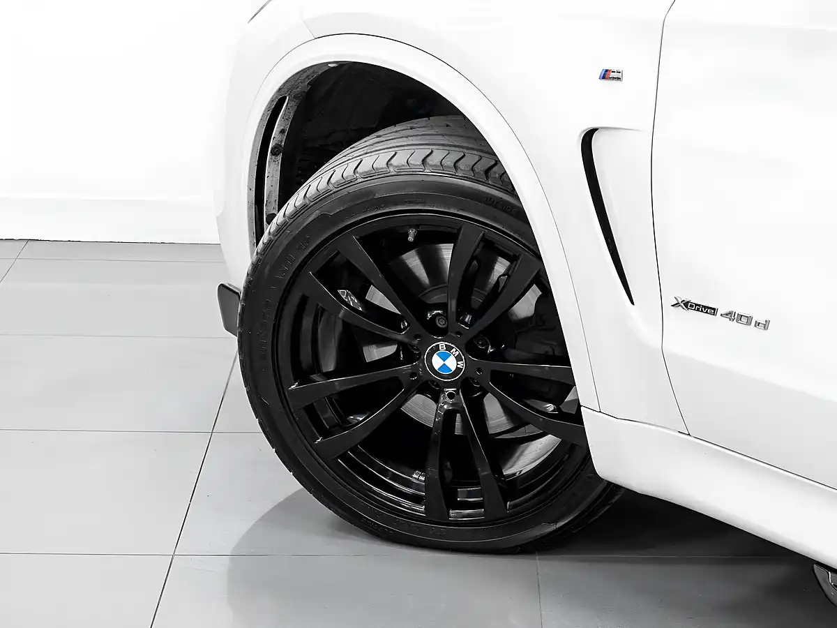 Used 2018 BMW X5 M Sport Alpine White - Interior and Exterior details 13
