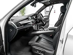 Used 2018 BMW X5 M Sport Alpine White - Interior and Exterior details 16