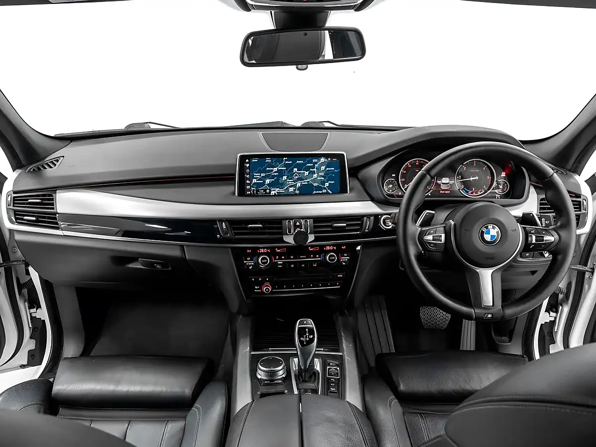 Used 2018 BMW X5 M Sport Alpine White - Interior and Exterior details 19